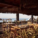 Sea Breeze Santorini Resort, Curio By Hilton Agios Georgios (Santorini)