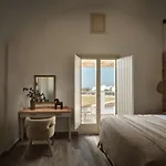 Sea Breeze Santorini Resort, Curio By Hilton Resort Agios Georgios (Santorini)