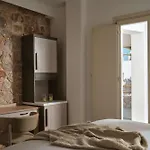 אתר נופש Sea Breeze Santorini Resort, Curio By Hilton 5*