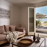 Sea Breeze Santorini Resort, Curio By Hilton Resort Agios Georgios (Santorini)