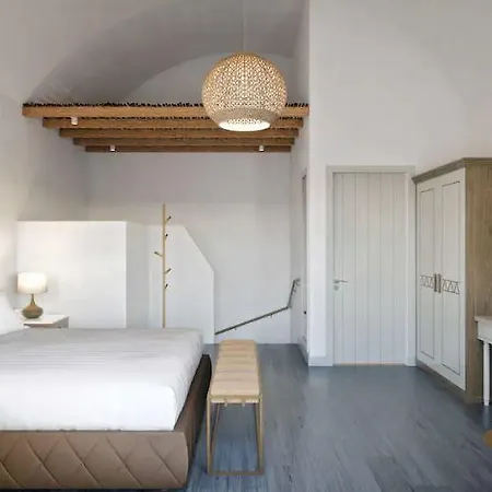 Semesteranläggning (resort) Sea Breeze Santorini Resort, Curio Collection By Hilton 5*