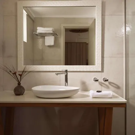 Semesteranläggning (resort) Sea Breeze Santorini Resort, Curio Collection By Hilton 5*