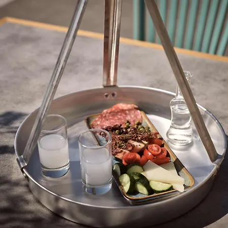 Sea Breeze Santorini Resort, Curio By Hilton Agios Georgios (Santorini)