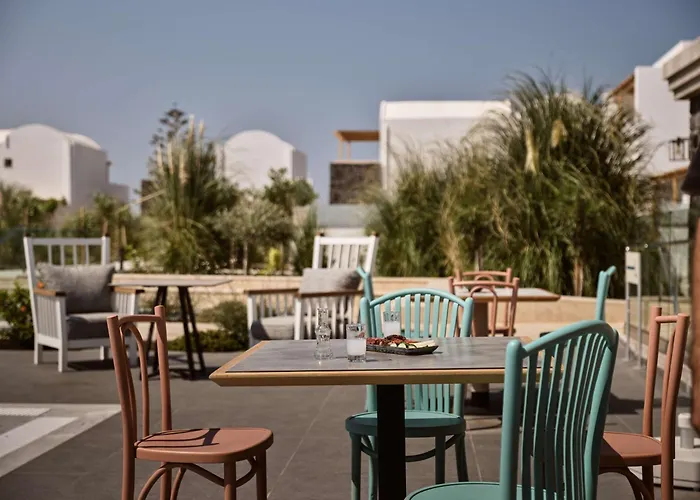 Sea Breeze Santorini Resort, Curio By Hilton Agios Georgios (Santorini)