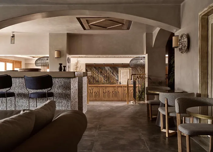 Sea Breeze Santorini Resort, Curio By Hilton 度假村 5*