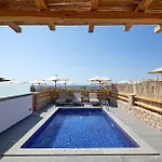 Sea Breeze Santorini Resort, Curio By Hilton 5*