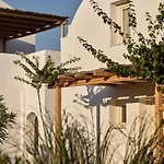 Sea Breeze Santorini Resort, Curio By Hilton منتجع 5*