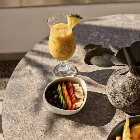 Ośrodek wypoczynkowy Sea Breeze Santorini Resort, Curio By Hilton