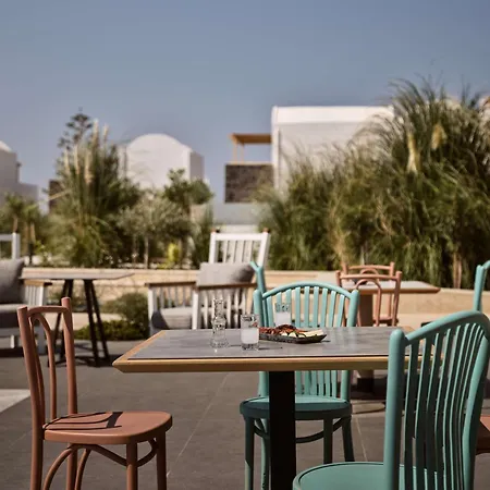 Sea Breeze Santorini Resort, Curio By Hilton Agios Georgios (Santorini)