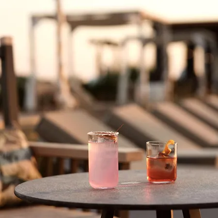 Ośrodek wypoczynkowy Sea Breeze Santorini Resort, Curio By Hilton Agios Georgios (Santorini)