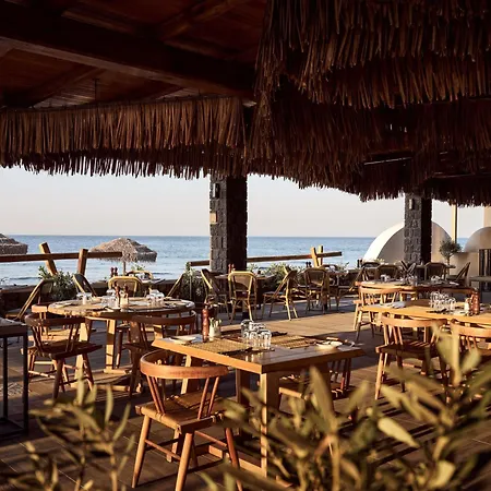 Sea Breeze Santorini Resort, Curio By Hilton Agios Georgios (Santorini)