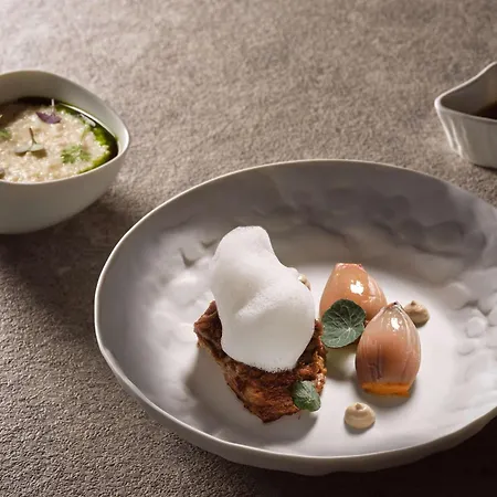 Ośrodek wypoczynkowy Sea Breeze Santorini Resort, Curio By Hilton 5*