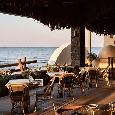 Ośrodek wypoczynkowy Sea Breeze Santorini Resort, Curio By Hilton Agios Georgios (Santorini)