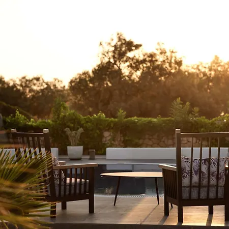 Ośrodek wypoczynkowy Sea Breeze Santorini Resort, Curio By Hilton Agios Georgios (Santorini)