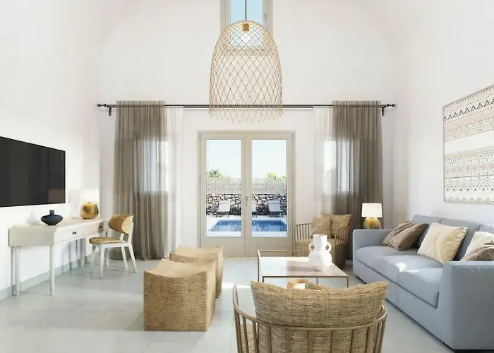 Sea Breeze Santorini Resort, Curio By Hilton منتجع