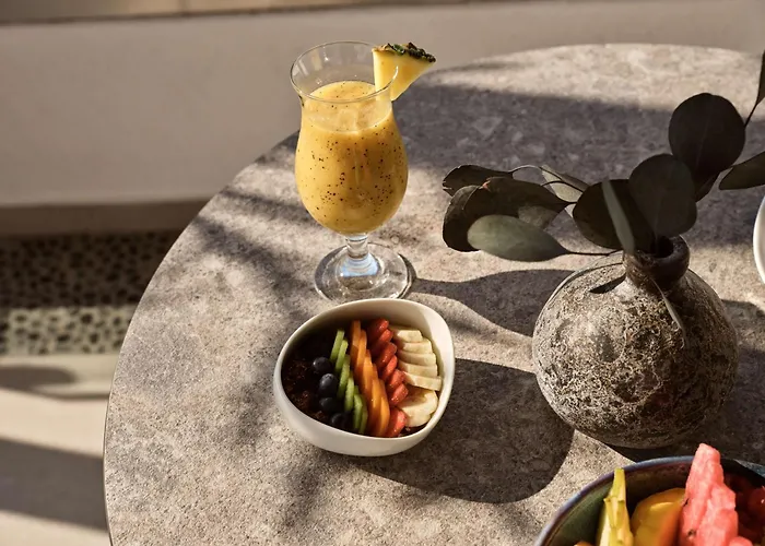 منتجع Sea Breeze Santorini Resort, Curio By Hilton