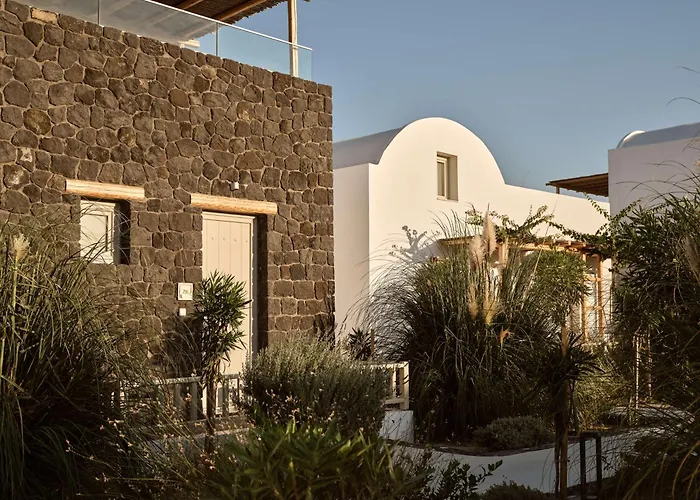 Sea Breeze Santorini Resort, Curio By Hilton منتجع 5*