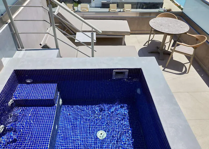 Sea Breeze Santorini Resort, Curio By Hilton منتجع Agios Georgios (Santorini)