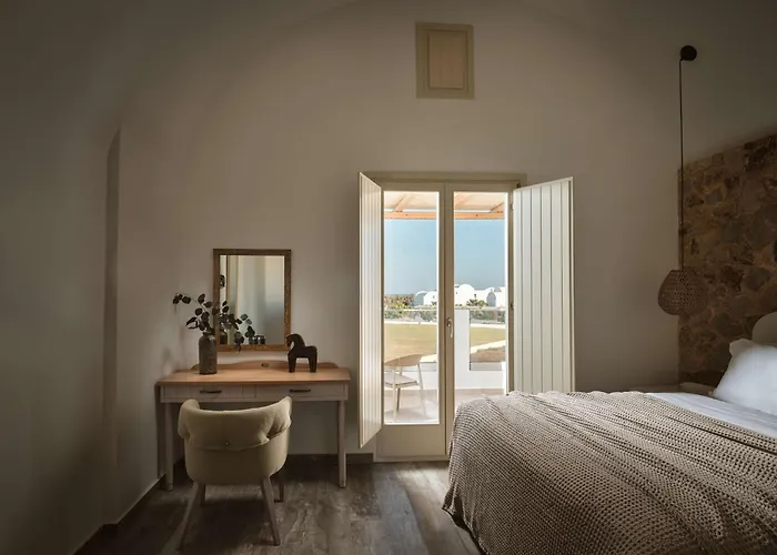 Sea Breeze Santorini Resort, Curio By Hilton منتجع Agios Georgios (Santorini)
