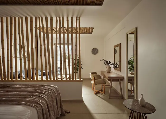 Sea Breeze Santorini Resort, Curio By Hilton منتجع 5*