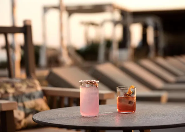 منتجع Sea Breeze Santorini Resort, Curio By Hilton Agios Georgios (Santorini)