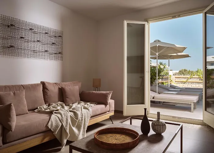 Sea Breeze Santorini Resort, Curio By Hilton Resort Agios Georgios (Santorini)