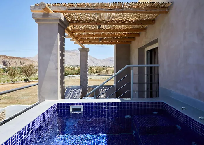 Sea Breeze Santorini Resort, Curio By Hilton Agios Georgios (Santorini)