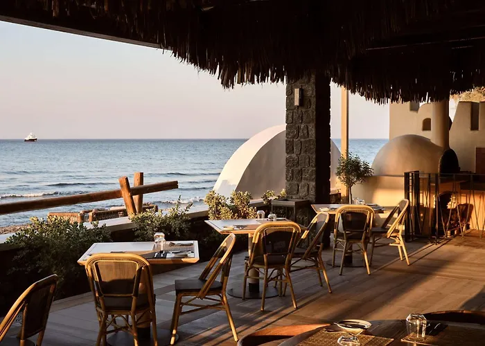 منتجع Sea Breeze Santorini Resort, Curio By Hilton Agios Georgios (Santorini)