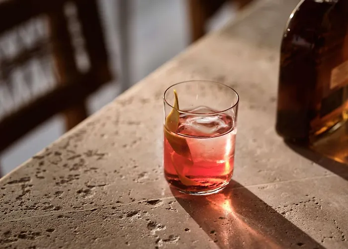 Sea Breeze Santorini Resort, Curio By Hilton منتجع