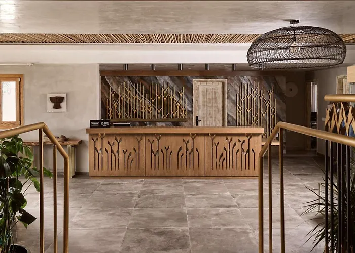 Sea Breeze Santorini Resort, Curio By Hilton منتجع 5*