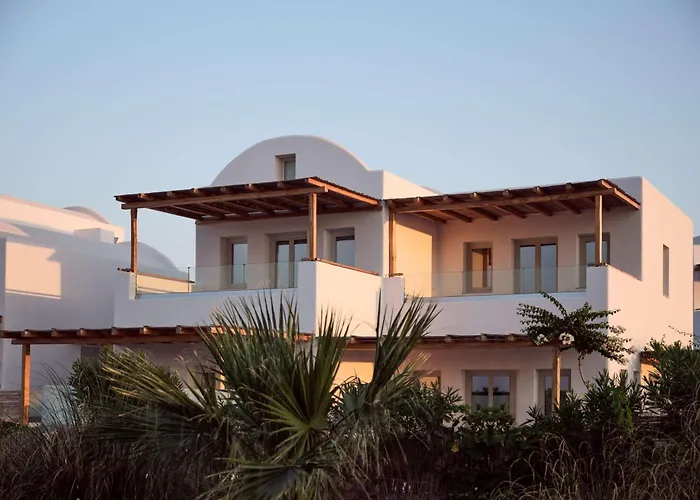 Sea Breeze Santorini Resort, Curio By Hilton Resort Agios Georgios (Santorini)