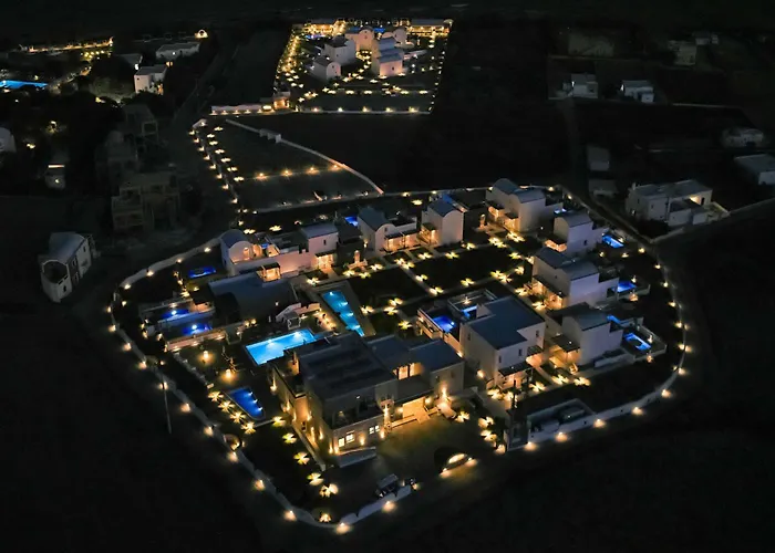 Sea Breeze Santorini Resort, Curio By Hilton Agios Georgios (Santorini)