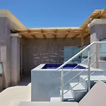 Sea Breeze Santorini Resort, Curio By Hilton Agios Georgios (Santorini)